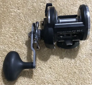 OKUMA CONVETTORE CV 30 C MULINELLO DA PESCA ACQUA SALATA - Foto 1 di 11