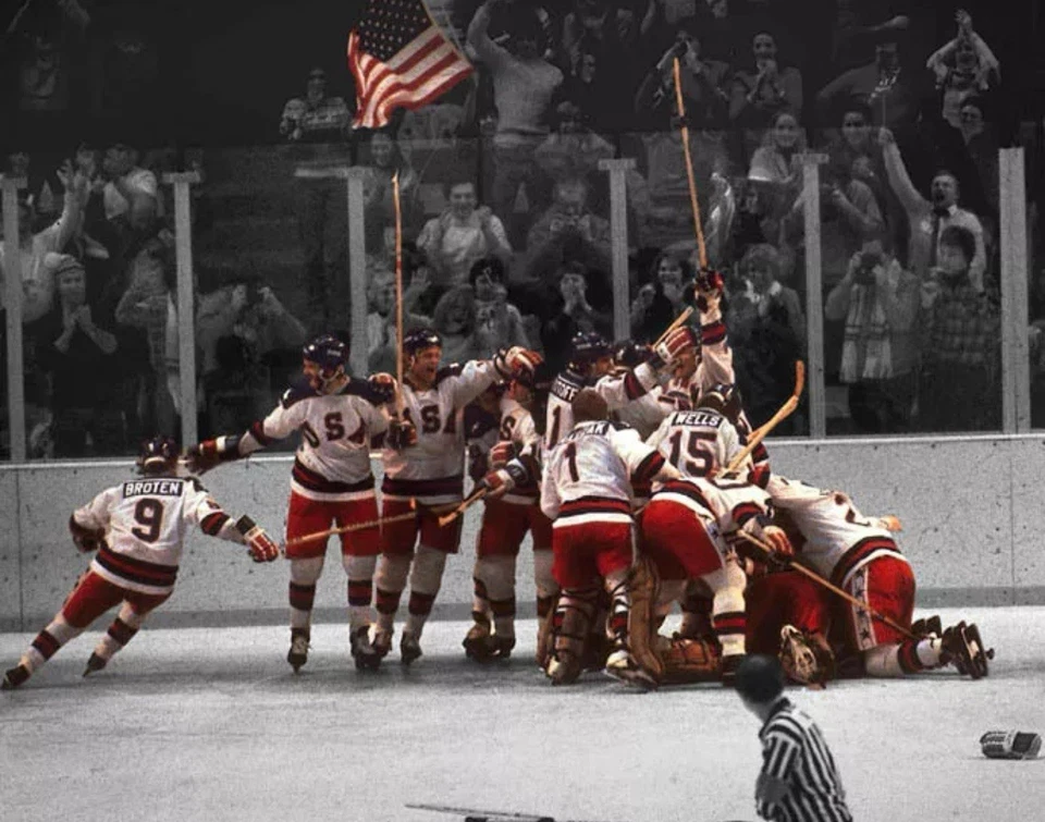 1980 Miracle on Ice USA HOCKEY 16x20 Photo Olympics Celebration Spotlight Poster - Image 1 of 1
