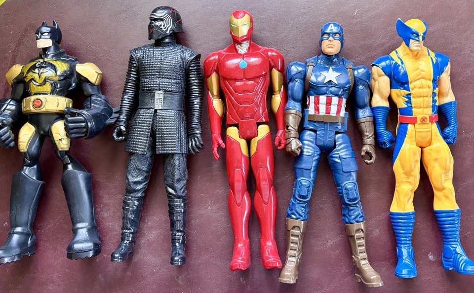 Lote de 5 bonecos de ação - todos grandes com aproximadamente 11 pol. de altura - Imagem 1 de 4