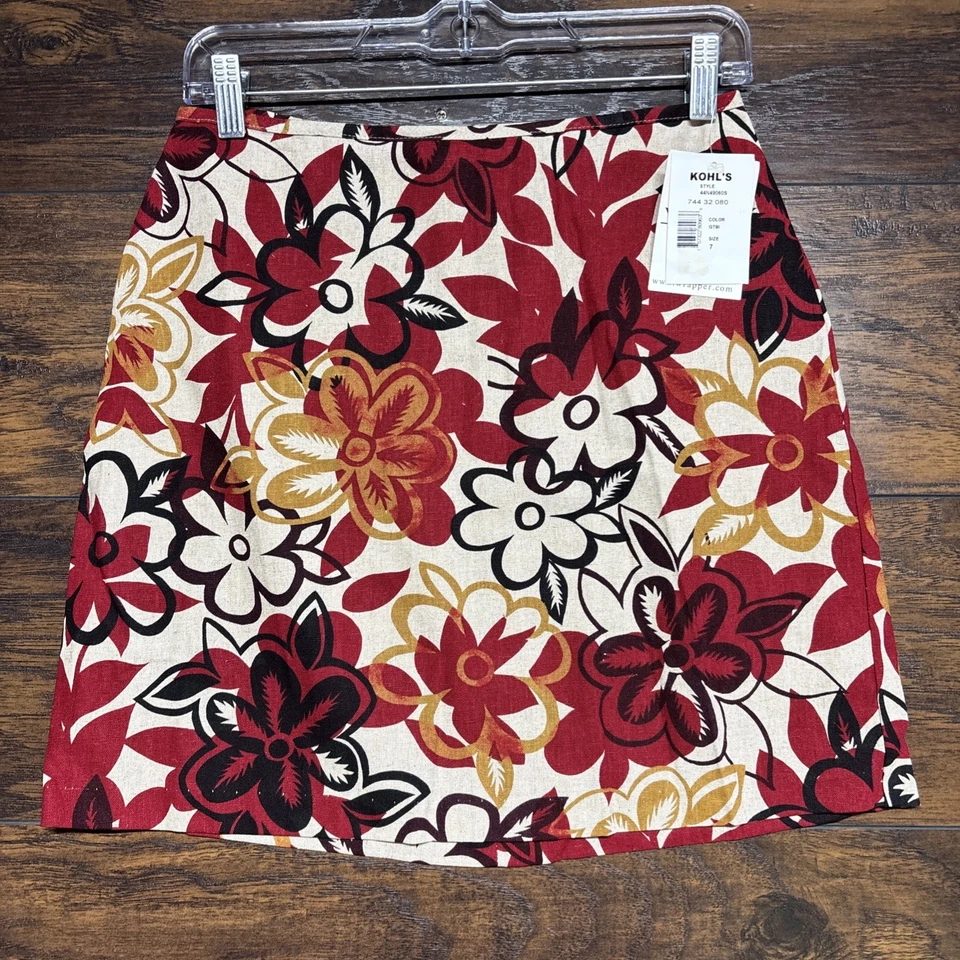 Wrapper Women's Knee Length Linen Skirt - NWT Floral, 17" Length Size 7 / 8 - Image 1 of 4