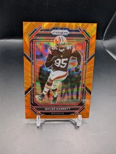 2022 Panini Prizm #72 Myles Garrett Orange Wave #/60 Cleveland Browns - Foto 1 di 2