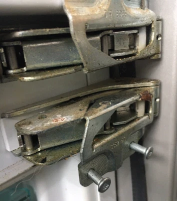 Liebherr Fridge - Upper Door Hinge (Knrd). - image 1 of 2