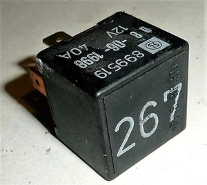 Audi A4 Estate (B5) 1998 1.8 - Relay 267 - Picture 1 of 3