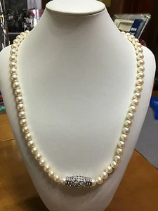 COLLANA DI PERLE AKOJA CON SUSTA IN ORO BIANCO E DIAMANTI CERTIFICATA - Foto 1 di 7