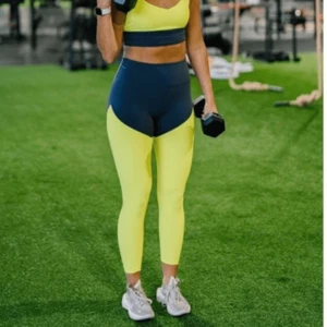 Zyia Parallel Luxe Leggings 14 16 Neon Yellow NEW Women’s Gray High Waisted 7/8 - Picture 1 of 12
