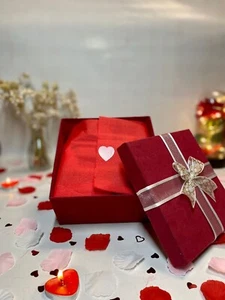 Wellness Geschenk für Frauen - Haarband, Badekugeln, Beauty Blender - Bild 1 von 5