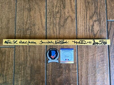 Juego firmado por el equipo de los Lakers usado Forum Floor Magic, Jabbar, digno + 3 Beckett PSA Foto 1 de 4