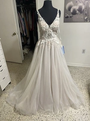 Vestido de novia rosa de Maggie Sottero Foto 1 de 4