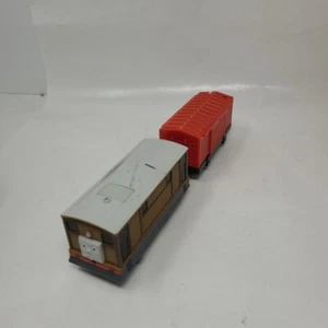 Trenino Thomas Trackmaster MOTORIZZATO PARLANTE Toby & TENDER NON TESTATO - Foto 1 di 7