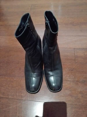 Bally Rapheal size 38.5 black leather boots made it italy in excellent condition - image 1 of 4
