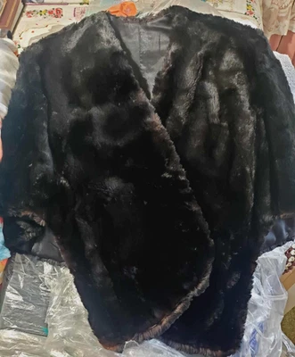 Abrigo Capa SAX 5TH AVE BENDEL Vintage Años 50 PIEL NEGRA DE LUJO Forrado Satinado TALLA ÚNICA Foto 1 de 4