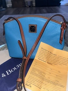 Dooney & Bourke tracolla a cupola in pelle di ciottoli - uovo di pettirosso bordeaux blu con sacchetto antipolvere - Foto 1 di 14