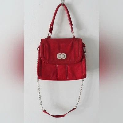 Bolso de mano con correa de cadena de piel de serpiente roja mercado negro de la Casa Blanca Foto 1 de 4