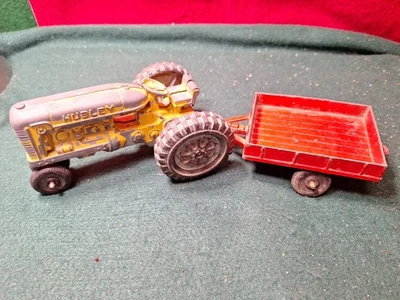 Tractor Hubley amarillo y remolque rojo (1OG) Foto 1 de 4