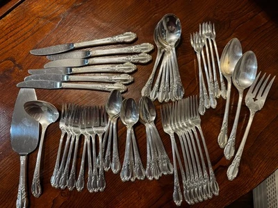 Lote de 58 cubiertos de plata Rogers Oneida Ltd. Enchantment Londontown 1881 Foto 1 de 4