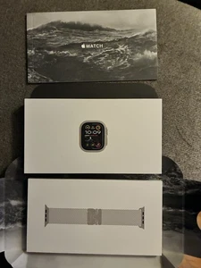 Apple Watch Ultra 2 Titane Naturel avec Boucle Milanaise Titane Scellée - Photo 1 sur 5