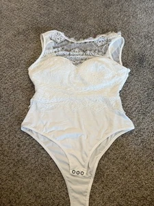 Ivory Lace Bodysuit Top Womens Medium Short Sleeve Cutout Back Stretch Snaps - Picture 1 of 5