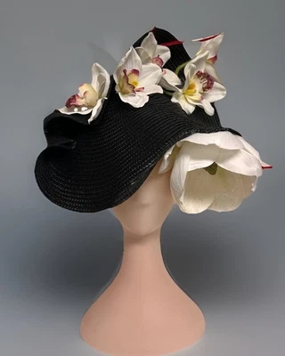 Ascot Fascinator Kentucky Derby Negro Blanco Floral Grande Foto 1 de 4