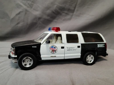 1993 Police Chevrolet Suburban 1:24 Scale Diecast - Image 1 of 4