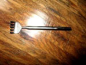 Back scratcher Extendable Scratch Itch Metal Back Scratcher - Picture 1 of 2