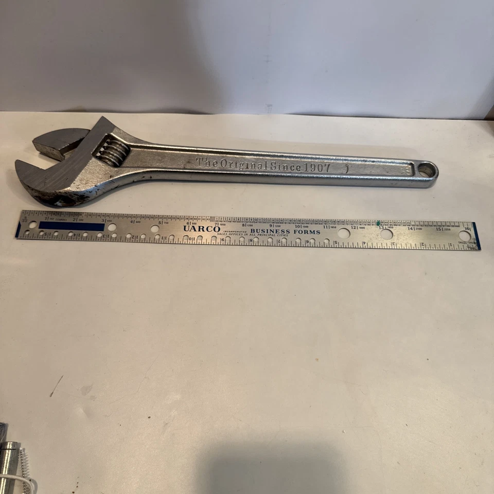 Llave Media Luna La Original Desde 1907 Marca USA 15" 15 Pulgadas 1 11/16" Capacidad Foto 1 de 4