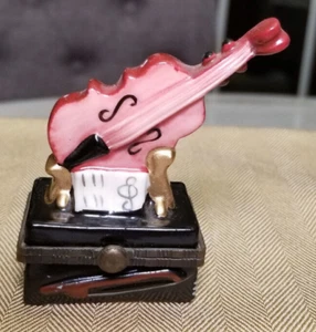3" Hinged TRINKET BOX: VIOLIN or CELLO INSTRUMENT MUSICIAN VIOLINIST PORCELAIN - Picture 1 of 9