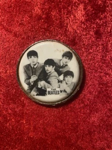 1964 Beatles Photo Jewelry Pin with Reverse Band Signatures - VERY RARE - Picture 1 of 2