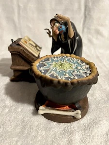 WDCC Evil to the Core Old Hag Statuetta Calderone & Libro Biancaneve Cattivo Strega - Foto 1 di 12
