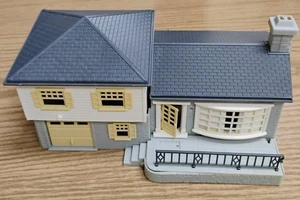 VINTAGE PLASTICVILLE-SPLIT LEVEL HOUSE 2901 - Bild 1 von 8