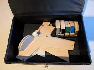 Cinta grabadora vintage Dymo para hacer etiquetas con estuche - Imagen 1 de 5