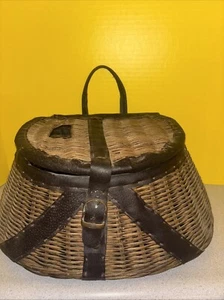 Vintage Wicker and Leather Fishing Creel Basket/Cabin Decor/Man Cave Study - Picture 1 of 15