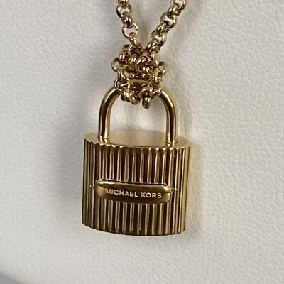 $95 Nuevo COLLAR COLGANTE CANDADO MICHAEL KORS TONO DORADO Foto 1 de 4