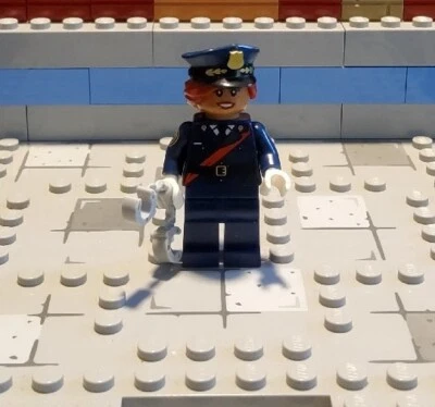 Lego The LEGO Batman Movie CMF Series 1 Barbara Gordon Minifigure ceremonial - Image 1 of 2