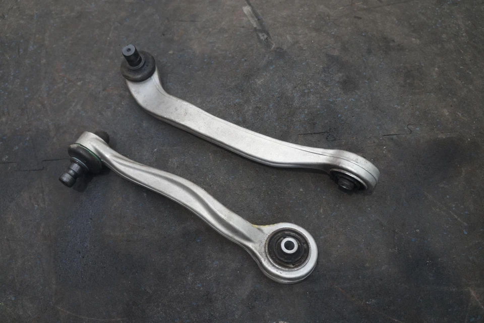 Set 2 Front Left Upper Control Arm 3W0407505 Bentley Continental GTC 2016 - Image 1 of 3