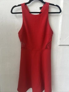 Abito Forever 21 Taglia Media Senza Maniche Rosso Elasticizzato Pizzo Ritagliato Texturizzato - Foto 1 di 6