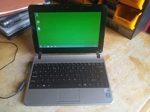SUPERB VALUE-- Zoostorm Windows 7 Netbook--Webcam + 250GB HD + 2GB RAM (Z2) - Picture 1 of 6