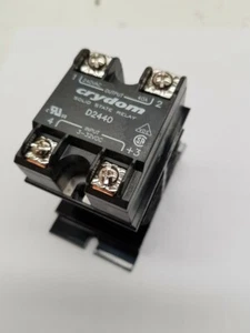 CRYDOM D2440 40A SOLID STATE RELAY WITH HEATSINK ,3-32VDC INPUT, 240VAC OUTPUT - Picture 1 of 2