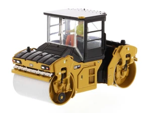 Diecast Masters 85595 Caterpillar CAT CB-13 Tandem Vibratory Roller Cab 1:50 - Picture 1 of 3