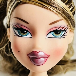 Bratz Head Gamez RINA Doll Head Stand Bust Games Design Your Own Blonde Brunette - Picture 1 of 12