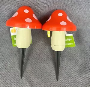 Lot of Two Red mushroom Shaped Lawn and Garden Solar Stake lights - Picture 1 of 4