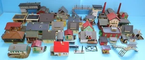 Konvolut VERO / Auhagen 35 Modellhäuser H0 Wohn- und Geschäftshäuser - Bild 1 von 5