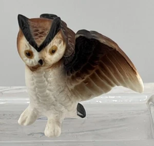 Estatuilla miniatura vintage de búho de pájaro de porcelana de hueso - Imagen 1 de 4