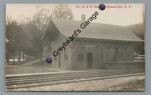 RPPC D&H Railroad Train Station Depot PORTLANDVILLE NY Foto Real Postal - Imagen 1 de 2