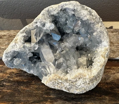 Superbe géode de Célestine - 2,430kg - Photo 1/4