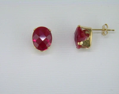 Aretes de oro amarillo de 14kt con rubí ovalado creado a cuadros de 10 x 8 mm Foto 1 de 3