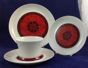 Block Flamenco 4 Piece Place Setting Black on Red Design - Picture 1 of 5