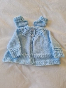 Hand Knitted Newborn Baby Cardigan. - Picture 1 of 4