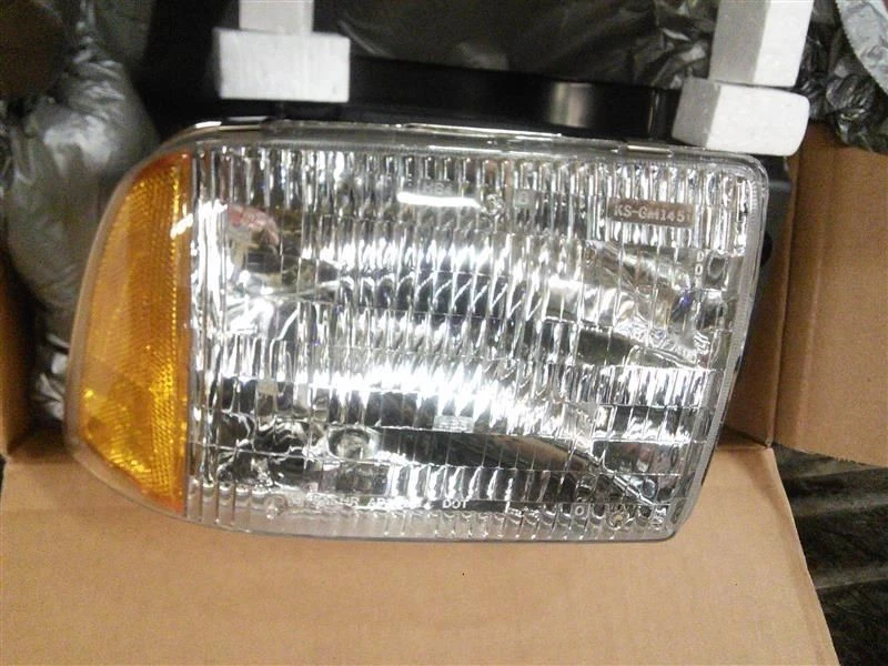 Faro de pasajero Chevrolet compuesto para 95-97 Blazer S10/Jimmy S15 251532 Foto 1 de 1