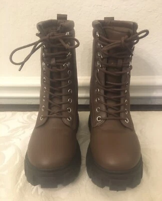 Bota de combate Charlotte Russe para mujer marrón con cordones plataforma al tobillo talla 6 Foto 1 de 4