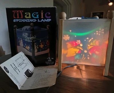 Lámpara de movimiento giratoria mágica de colección de los años 90 muñeco de nieve y trineo tiempos atesorados con bombilla Foto 1 de 4